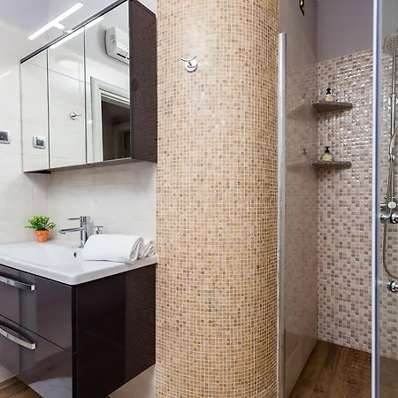 Gold & Silver Apartment *