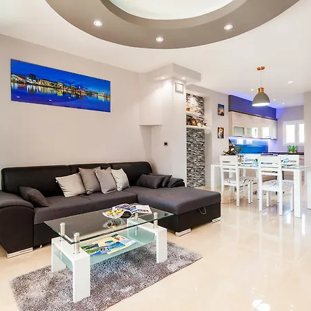 Apartament Gold & Silver *